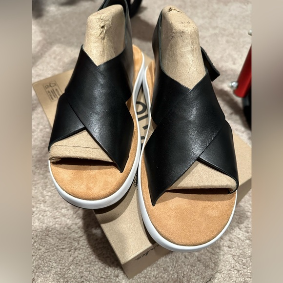 Clark Sandals - Picture 3 of 9